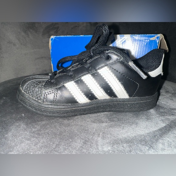 GUC | Toddler shoes size 8 | Adidas - Picture 10 of 12